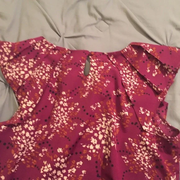 Cute Elle Blouse! - Picture 4 of 4